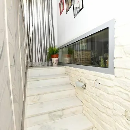 בית נופש Vila Nana *
